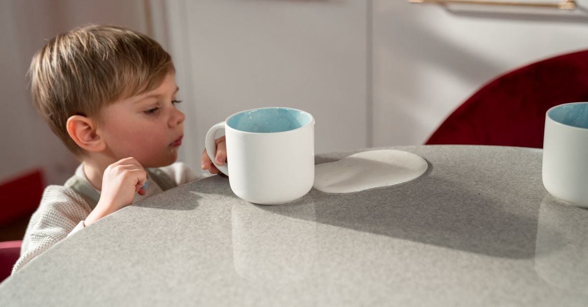 Mit Spaß zum offenen Becher: So gelingt die spielerische Einführung bei Babys & Kleinkindern