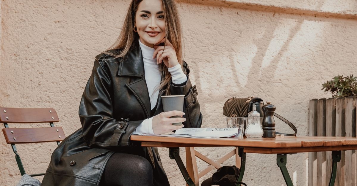 Stylvoll durch jede Saison: So kombinierst du Rollkragen und Kleid modern & bequem